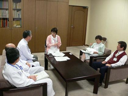 ヒヤリハット会議の様子　中央が司会の富永リスクマネジャー